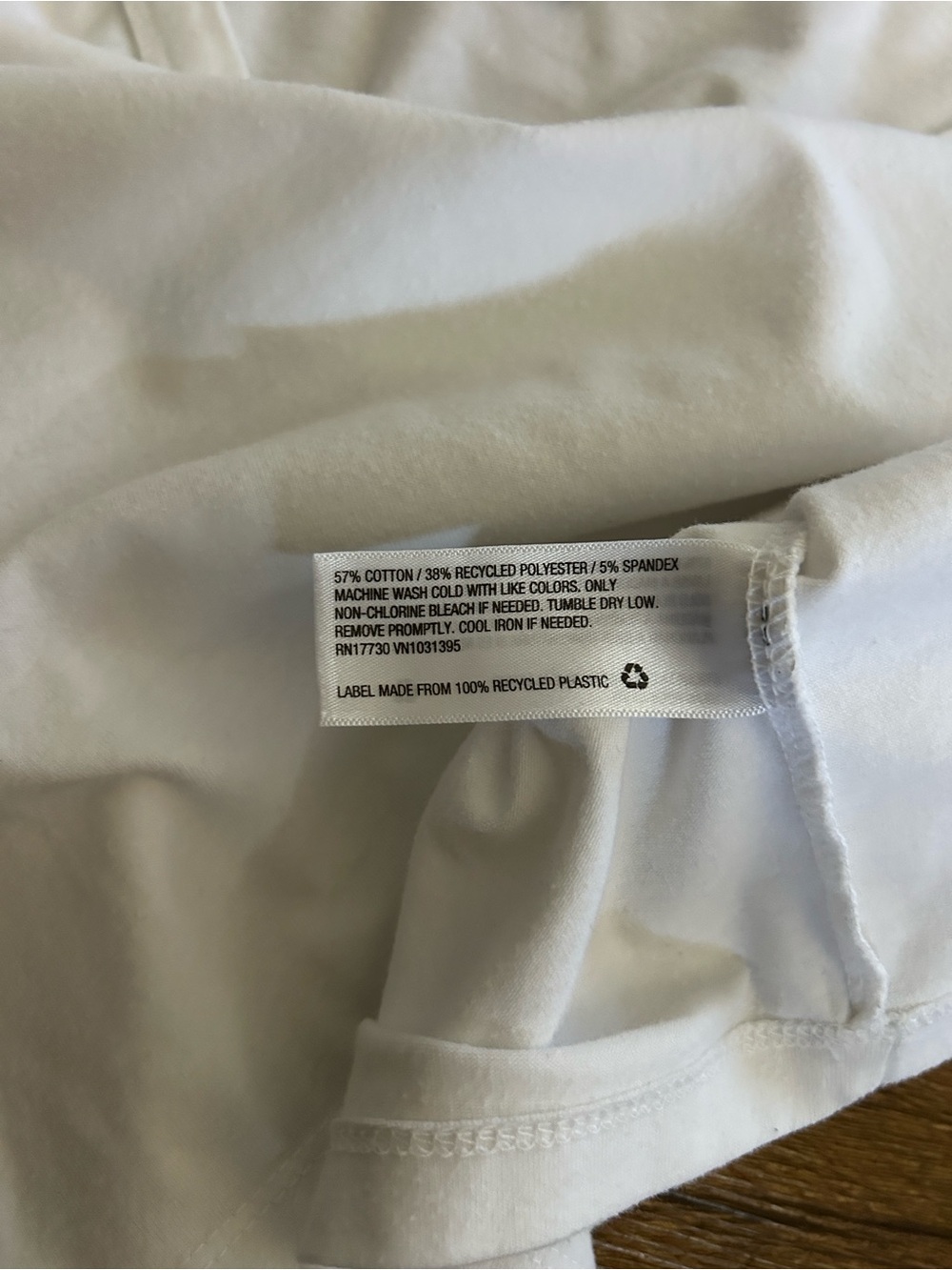 wild fable White V‑Neck Short Sleeve Crop Top - Picture 4 of 5